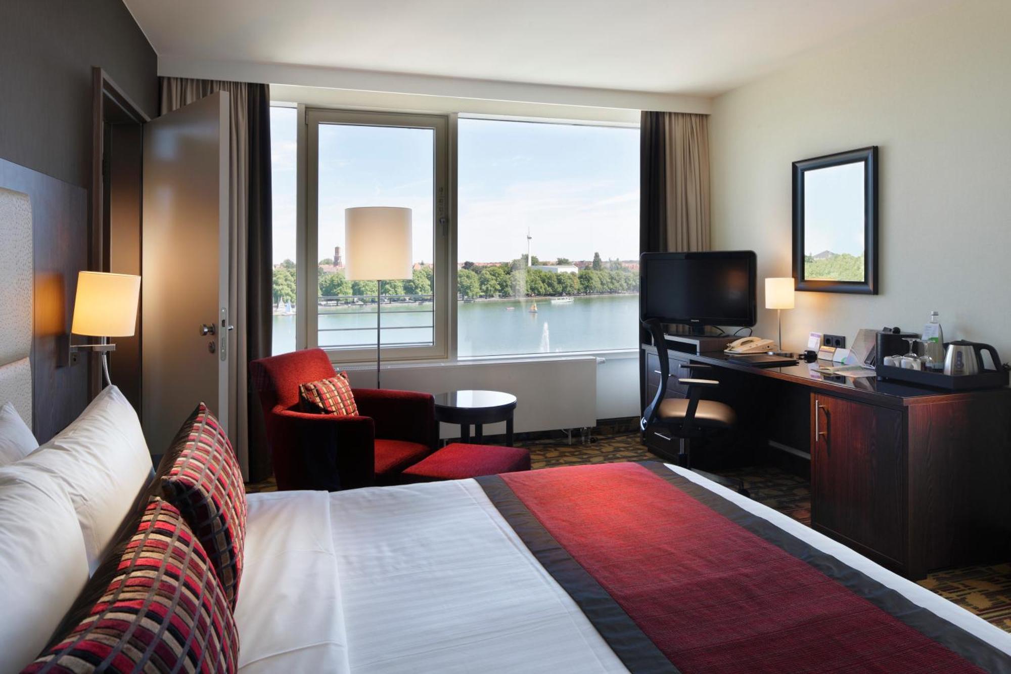 Courtyard By Marriott Maschsee Hotel 4*