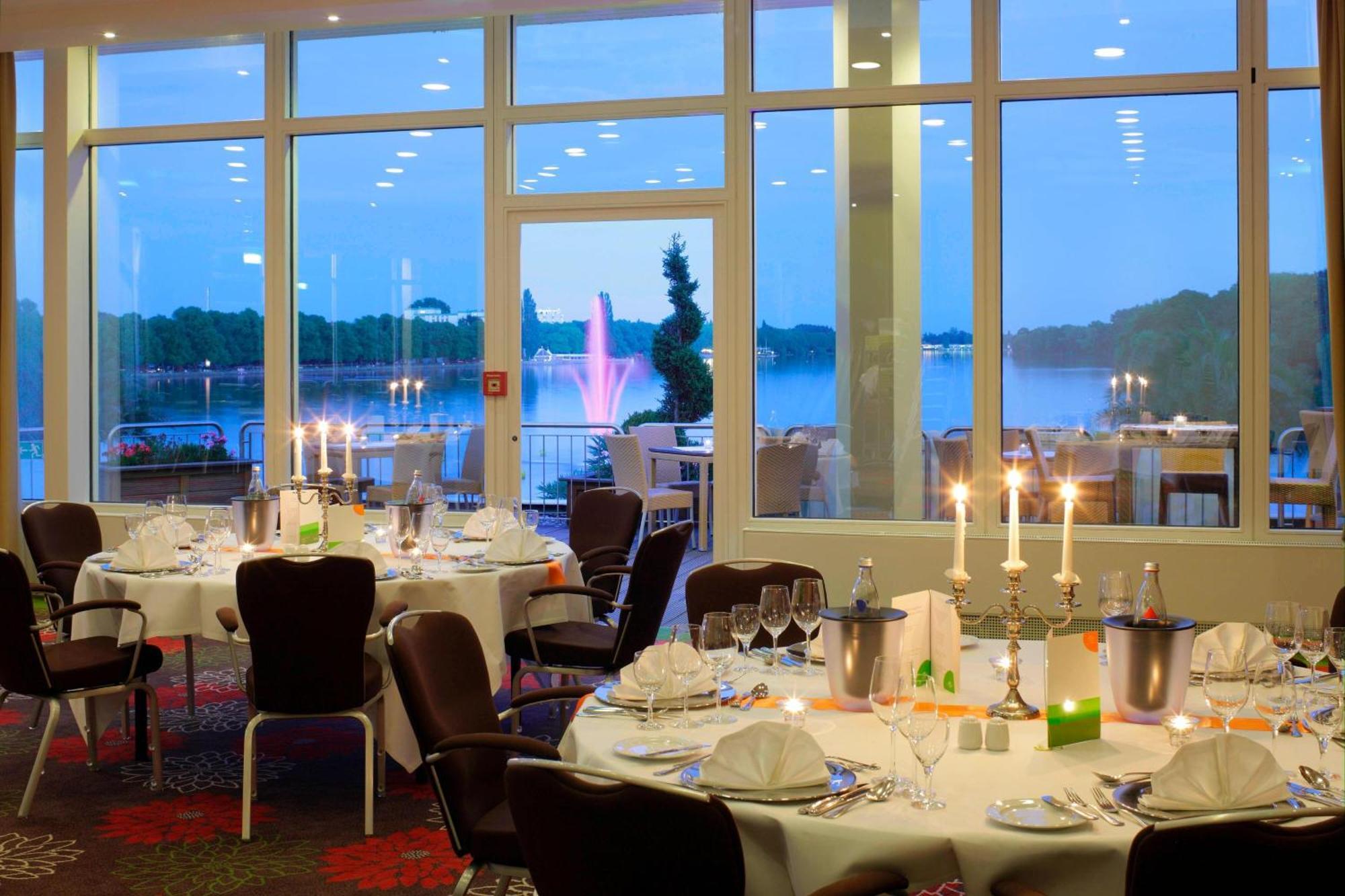 Courtyard By Marriott Maschsee Hotel 4*
