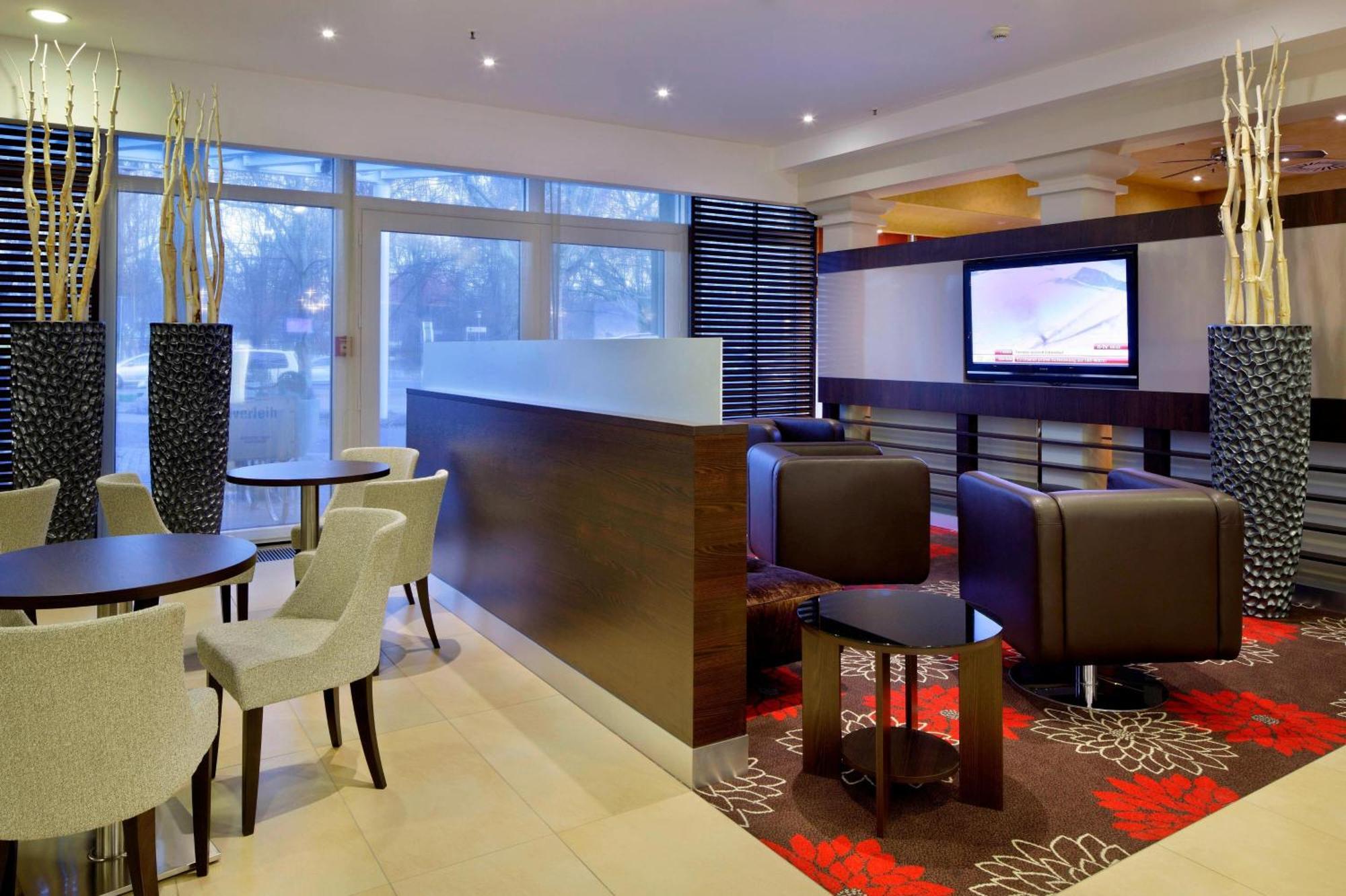 Courtyard By Marriott Maschsee Hotel
