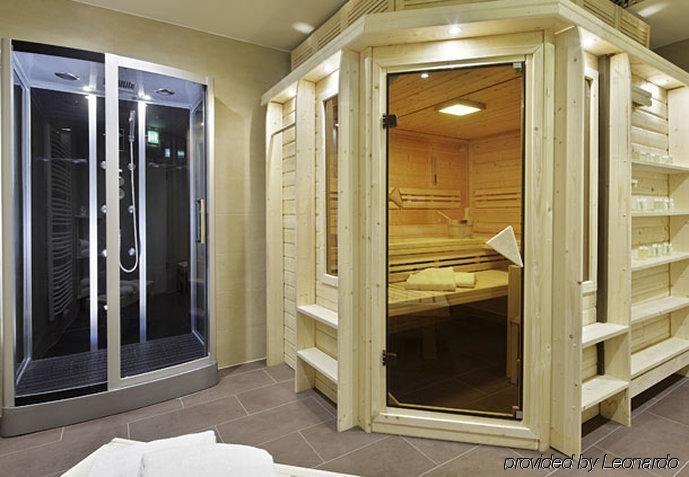 Courtyard By Marriott Maschsee 4*