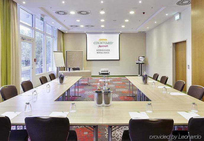 Courtyard By Marriott Maschsee Hotel