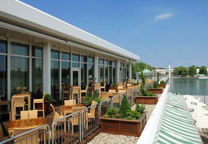 Courtyard By Marriott Maschsee 4*