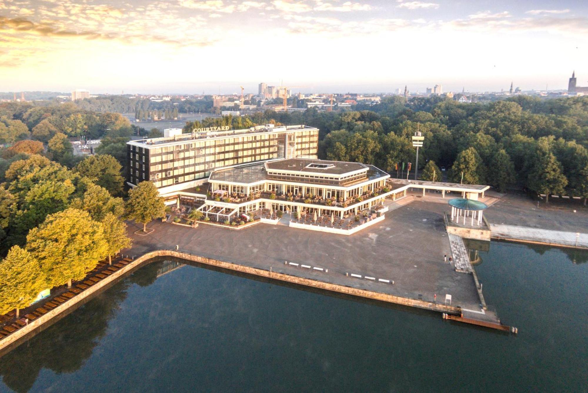 Hotel Courtyard By Marriott Maschsee 4*
