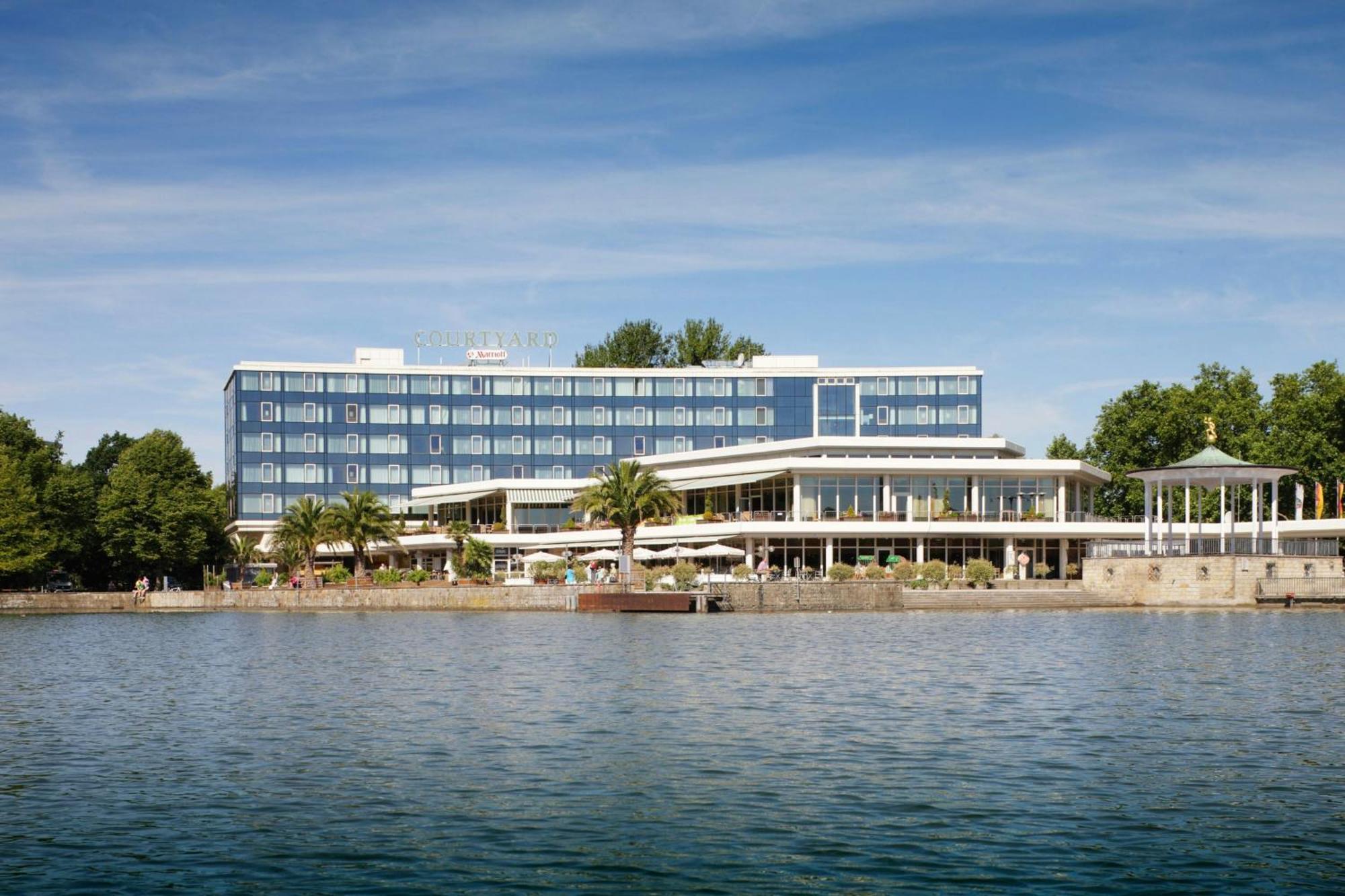 Hotel Courtyard By Marriott Maschsee 4*