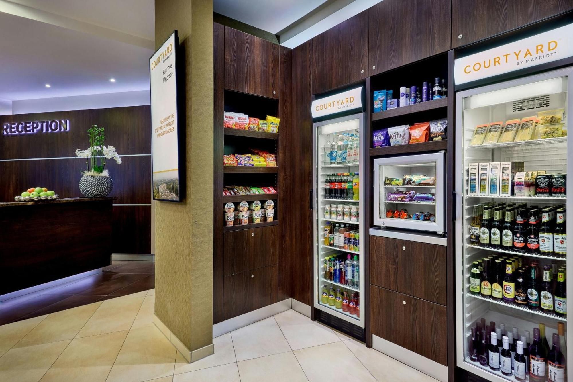 Courtyard By Marriott Maschsee 4*