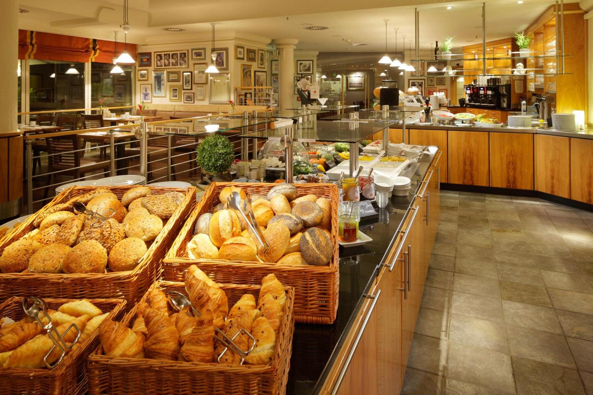 Courtyard By Marriott Maschsee Hotel Hanower
