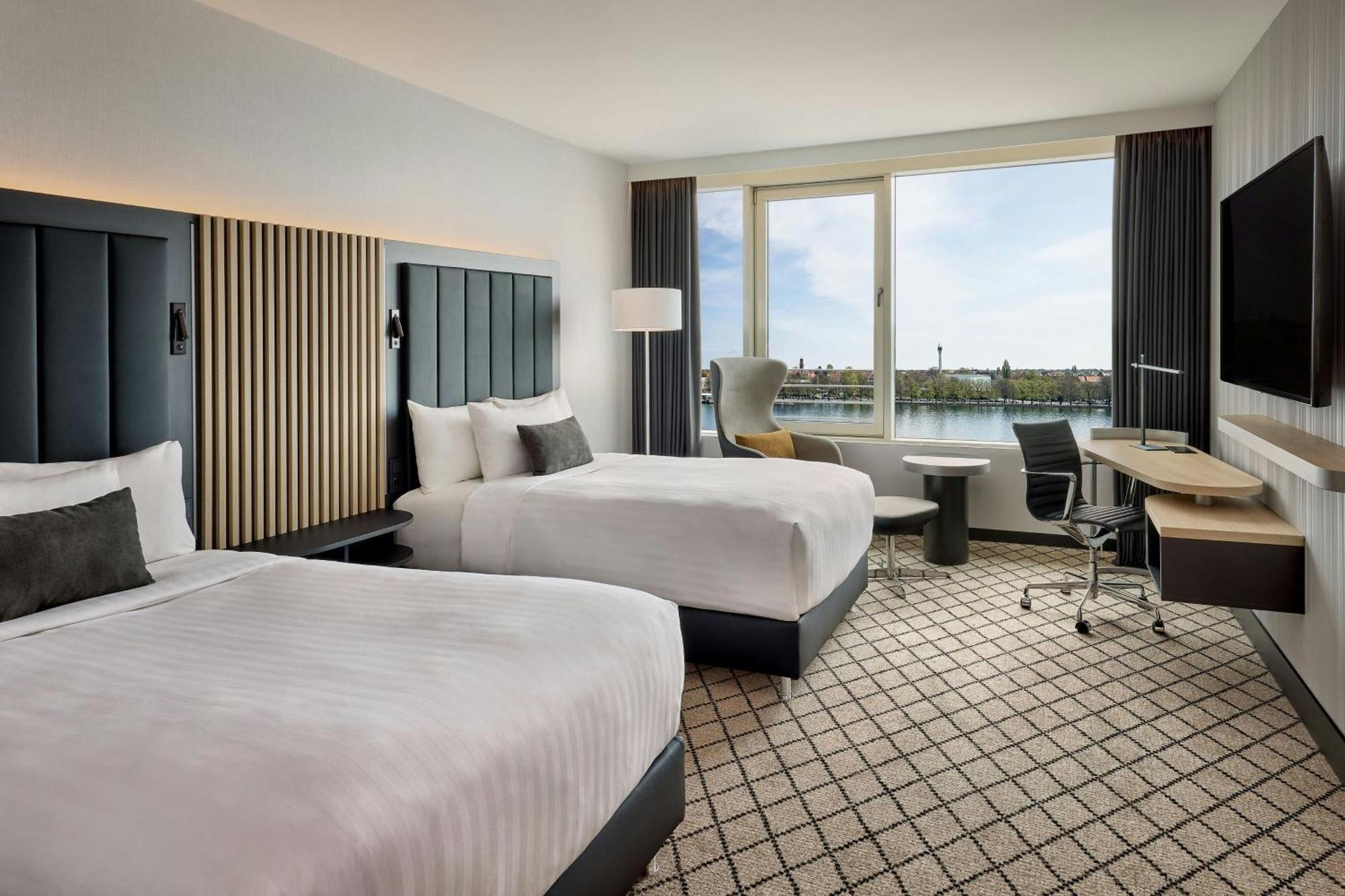 Courtyard By Marriott Maschsee Hotel Hanower