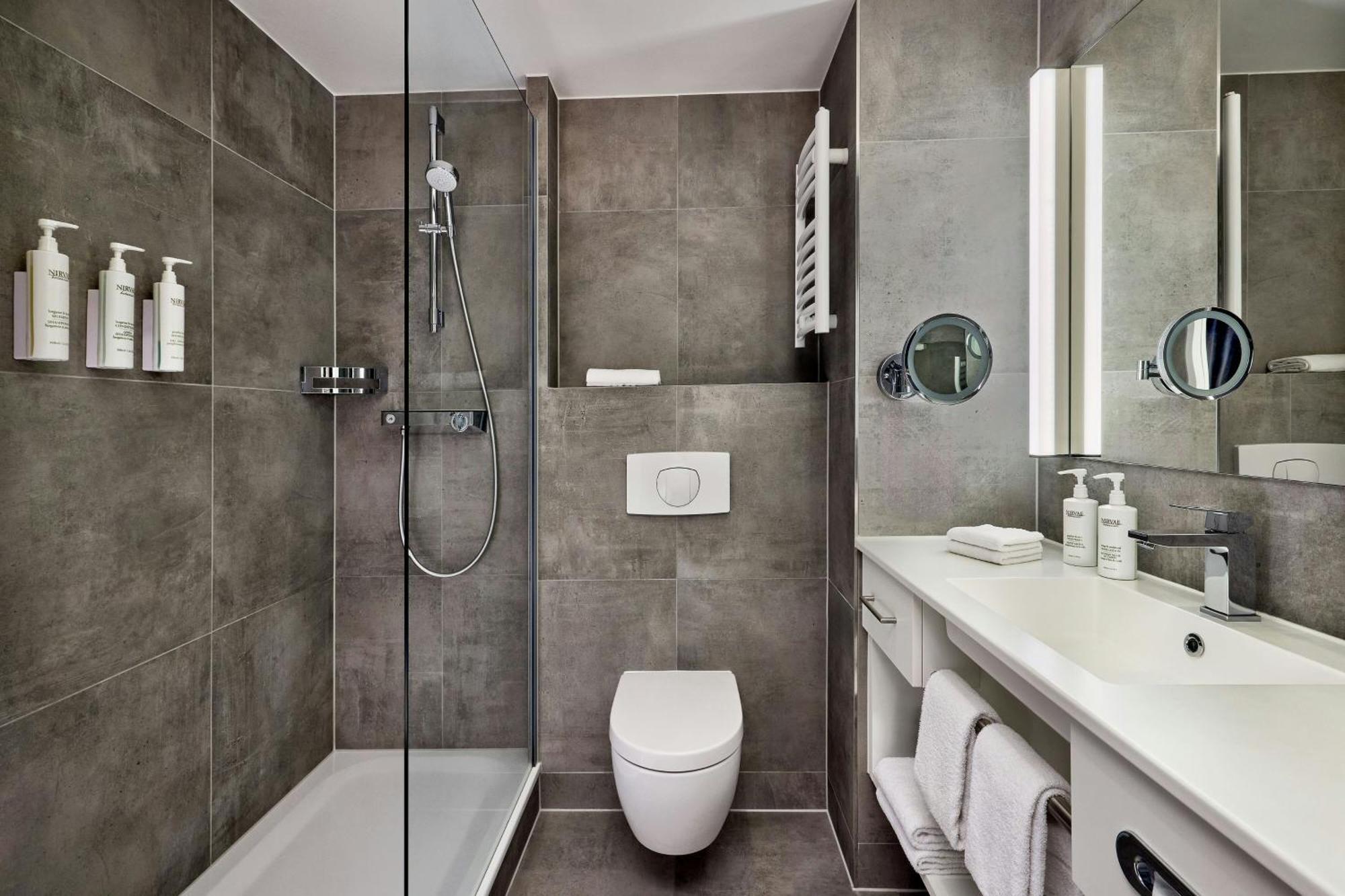 Hotel Courtyard By Marriott Maschsee 4*